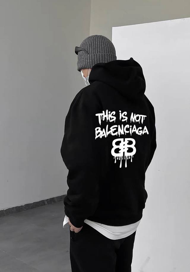 Balenciaga巴黎世家涂鸦秋季连帽卫衣 高品质，做细节 甄选新疆华棉面料 手感软糯细腻 上身充满质感 非常轻便舒适运动宽松版型不紧身 轻松驾驭无压力 全衣