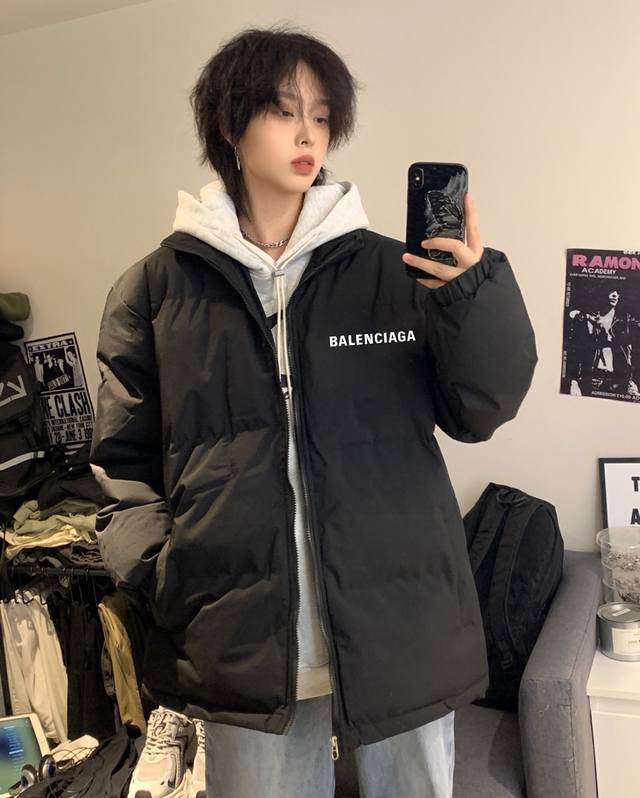 Balenciaga巴黎世家泼墨宽松羽绒棉衣棉服立领面包服 高品质羽绒棉服系列 面料采用柔软牛津 搭配750新疆羽绒棉高密度充绒 温暖舒适 宽松版型 提升运动灵