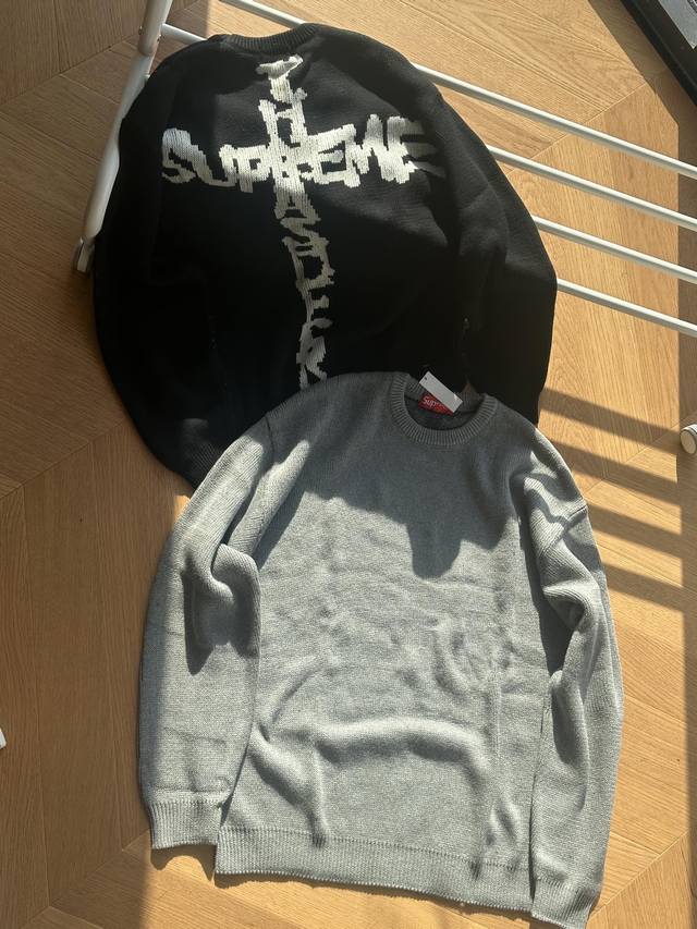 供 毛衣 Supreme X Thrasher 联名款 Fw24 背面交叉logo印花涂鸦图案 圆领套头毛衣男女同款衣 黑色 灰色 S Xl 定织定染的全棉高档