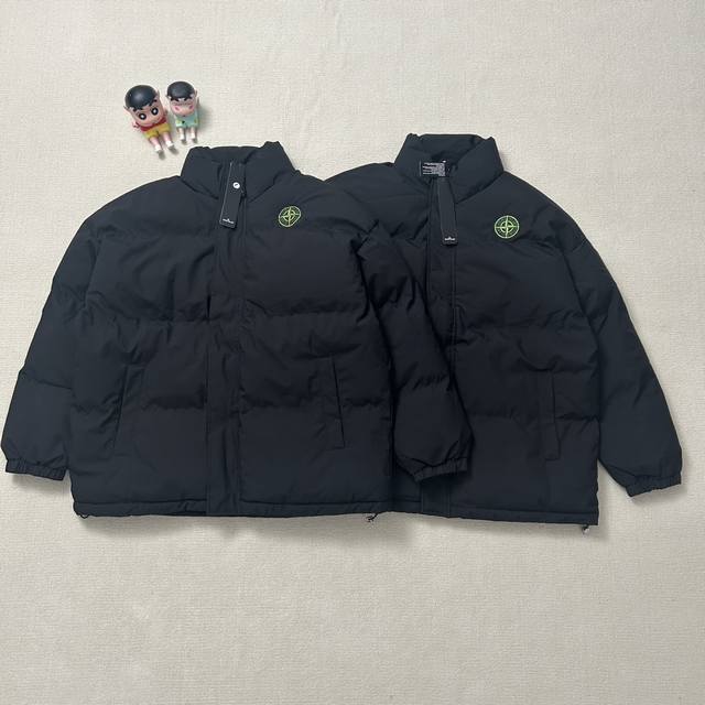 Stone Island 石头岛立领胸前圆标冬季加厚棉服 Stone Island 石头岛立领胸前圆标冬季加厚棉服实拍图 面料采用高品质科技图层防风防雨设计 防