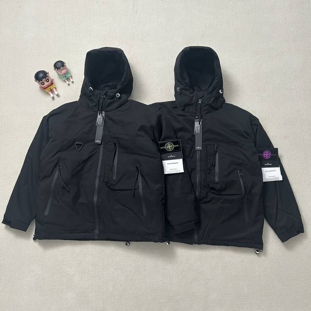 Stone Island 石头岛机能多口袋多拉链勋章石墨烯冬季加厚棉服 Stone Island 石头岛机能多口袋多拉链勋章石墨烯冬季加厚棉服实拍图 面料采用高