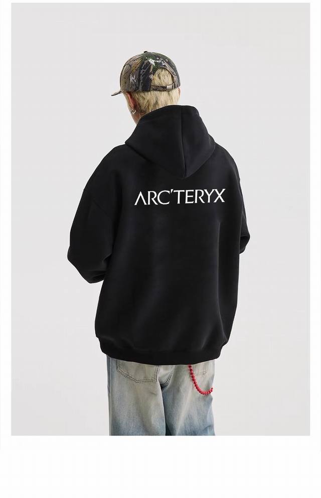 高品质加绒加厚 Arc'Teryx 始祖鸟 Emblem Fleece 银狐绒加绒连帽卫衣 男女同款 2024秋冬新款 设计灵感： 倡导城市休闲的始祖鸟，将高科