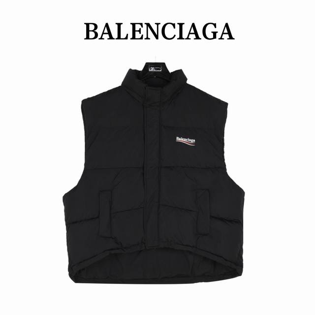 Balenciaga 巴黎世家 23Fw Blcg可乐羽绒棉马甲 黑色 原版第一时间2.2W购入开发工艺说明：前短后长设计 胸前经典可乐印花logo 特殊剪裁后