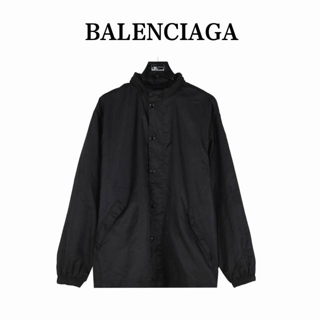 Balenciaga 巴黎世家 美纹纸胶带冲锋衣 原17,700购入，面料采用真记忆超高密度防水尼龙，防水防风抗皱性超高，一件面料的价格能做三件通货，防脱色涂层