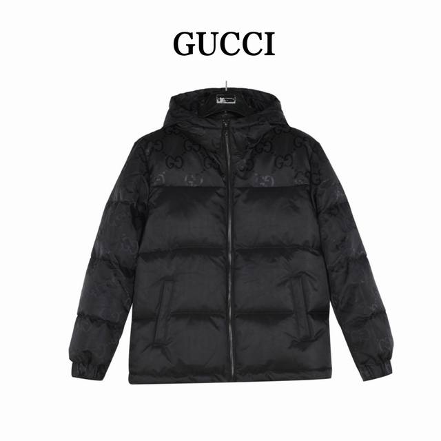 Gucci 古驰 24Fw暗纹拼接提花羽绒服 外层面料采用定制gg帆布属于环保有机棉质， 质感硬挺有型手感摸起来自带肌理感 面料硬挺 ，面料前处理冷堆48小时让