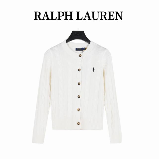 Ralph Lauren 拉夫劳伦 经典绞花编结针织毛衣开衫外套 女款 经典战马刺绣，没有过多的繁琐复杂。 进口羊毛纱棉面料，舒适有质感。 面料做了加厚，给各位