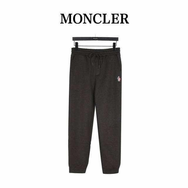 Moncler 蒙口 前后徽标刺绣logo加绒长裤 采用480G加绒纯棉毛圈面料，高档纯棉顶级面料！内里复合加绒， 拿到手第一触感真心被折服，内里一体绒手感柔软