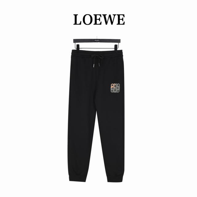 Loewe 罗意威 24Fw 刺绣徽标logo口袋长裤 面料采用400G水洗毛圈棉面料，订染颜色后整蚀毛处理，对照原版做丝滑超柔处理， 布面肌理股线清晰明显，垂