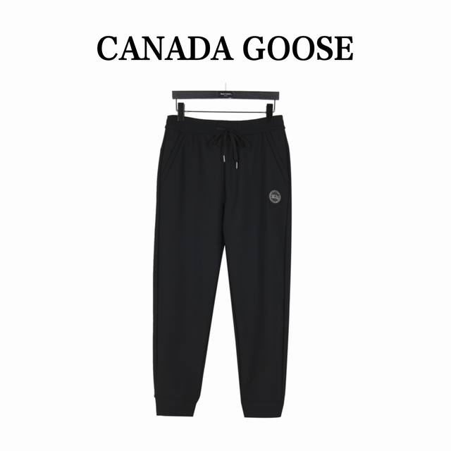 Canada Goose 加拿大鹅 章仔小标刺绣三防加绒长裤 当冬日的寒风凛冽，加拿大鹅以其匠心独运的裤装，为您带来无与伦比的温暖与保护。这款裤子，以其经典的黑