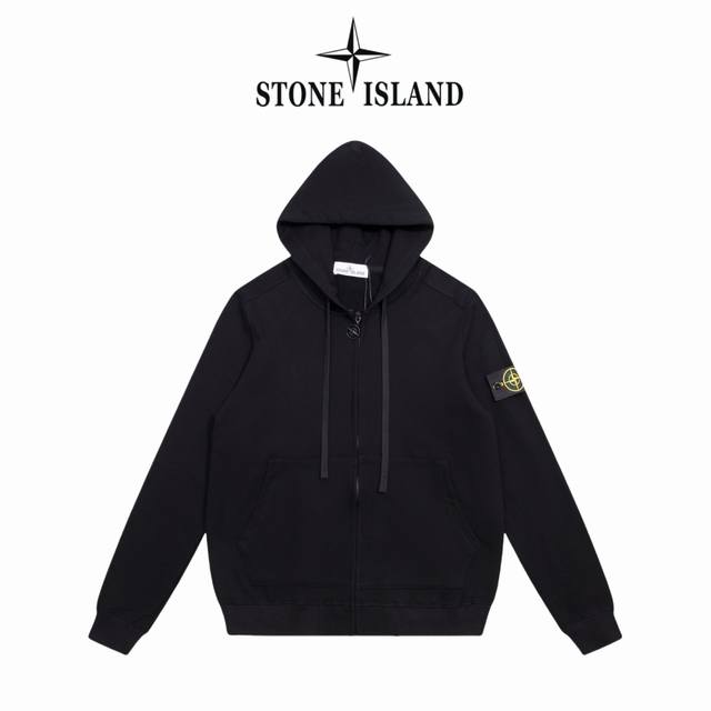 原版 款号：St088 上新 Stone Island丨石头岛 袖标拉链连帽开衫卫衣外套 石头岛连帽开衫卫衣，时尚与品质的完美融合！ 这款卫衣，经典的连帽开衫设