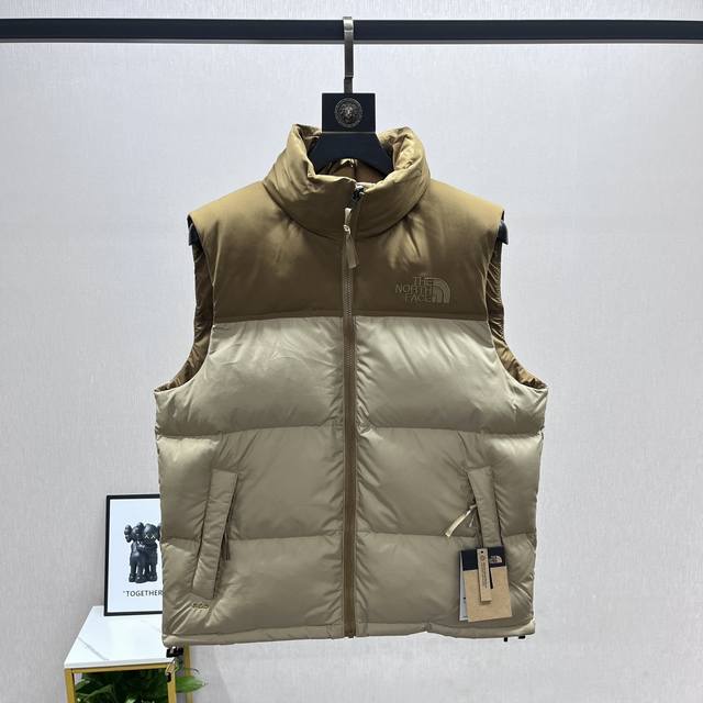 The North Face｜北面nuptse 1996 经典款羽绒马甲 北面马甲 The North Face 的字面含义为山的最寒冷、最艰难一面。它也是th