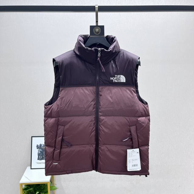 The North Face｜北面nuptse 1996 经典款羽绒马甲 北面马甲 The North Face 的字面含义为山的最寒冷、最艰难一面。它也是th