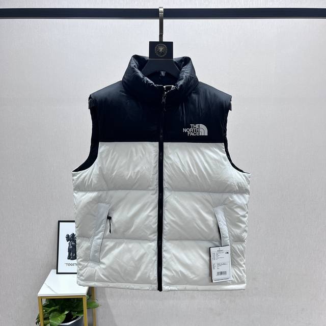 The North Face｜北面nuptse 1996 经典款羽绒马甲 北面马甲 The North Face“的字面含义为山的最寒冷、最艰难一面。它也是th