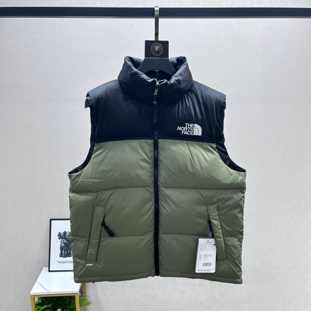 The North Face｜北面nuptse 1996 经典款羽绒马甲 北面马甲 The North Face“的字面含义为山的最寒冷、最艰难一面。它也是th