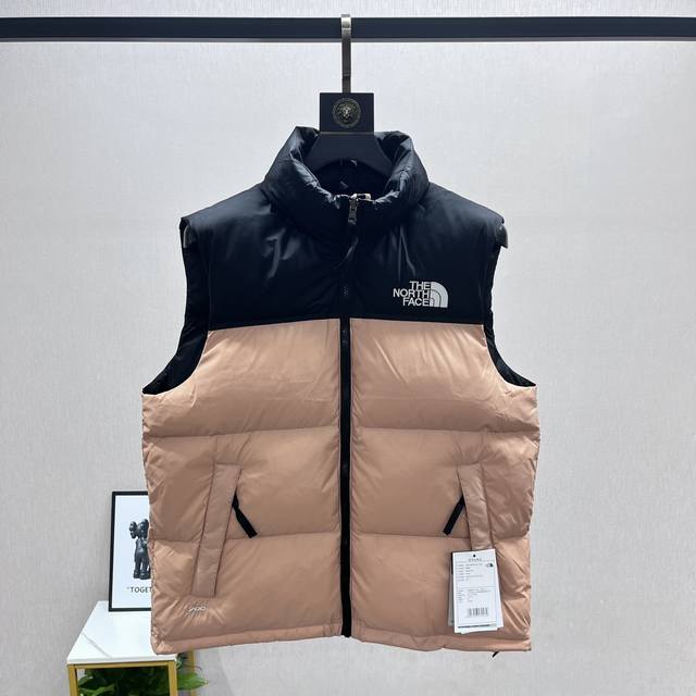 The North Face｜北面nuptse 1996 经典款羽绒马甲 北面马甲 The North Face“的字面含义为山的最寒冷、最艰难一面。它也是th