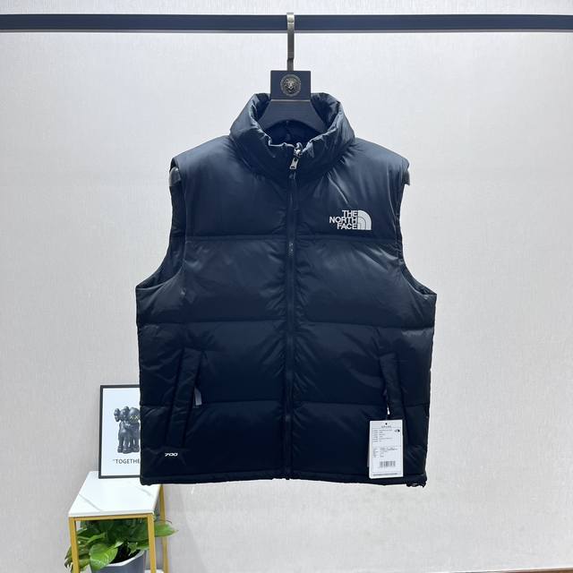 The North Face｜北面nuptse 1996 经典款羽绒马甲 北面马甲 The North Face“的字面含义为山的最寒冷、最艰难一面。它也是th