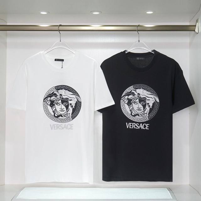 Q575#精棉双纱 Versace 23新款 230克双股32支双纱纯棉面料 字母logo高密度绣花 男女同款 颜色:黑色 白色 尺码:S M L Xl 2Xl