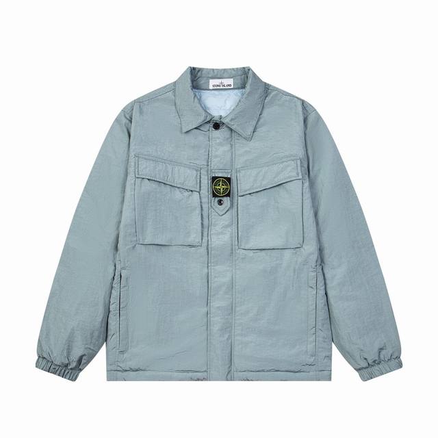 款号：D72 Stone Island石头岛 Fw23纯色尖领单排扣长袖夹克绗棉外套 独家制作的面料让这件衣服成为当下最火的搭配利器！ 颜色，版型，辅料及每一个