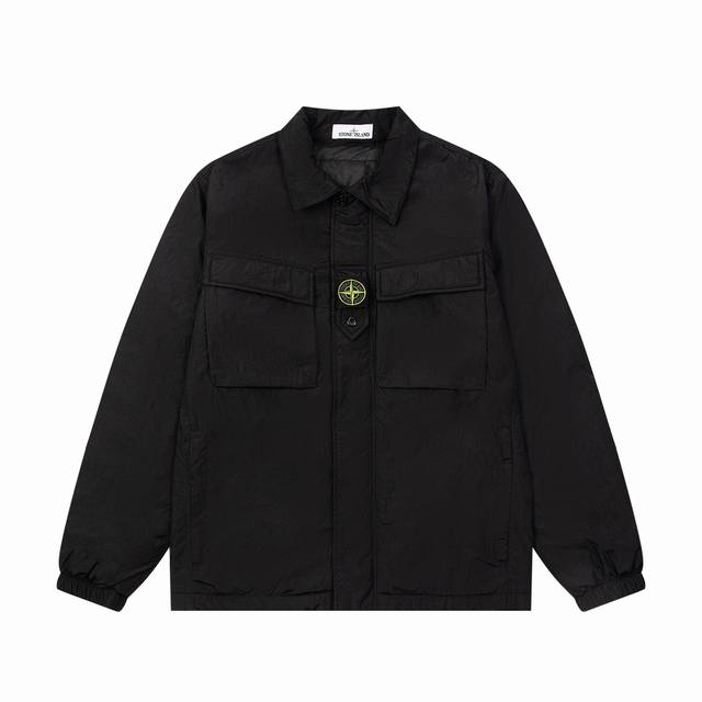 款号：D72 Stone Island石头岛 Fw23纯色尖领单排扣长袖夹克绗棉外套 独家制作的面料让这件衣服成为当下最火的搭配利器！ 颜色，版型，辅料及每一个