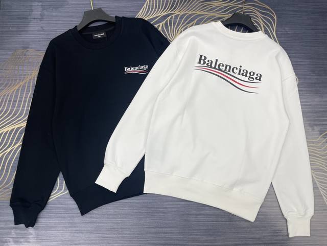 Balenciaga 定制420克全棉面料 官方同款 圆领 时尚又个性 超级百搭好看的一款 吊牌 领标 水洗麦 三标齐全 颜色：黑色 白色 尺码：S-Xl