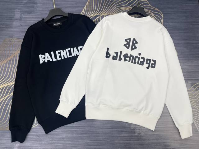 Balenciaga 定制420克全棉面料 官方同款 圆领 时尚又个性 超级百搭好看的一款 吊牌 领标 水洗麦 三标齐全 颜色：黑色 白色 尺码：S-Xl