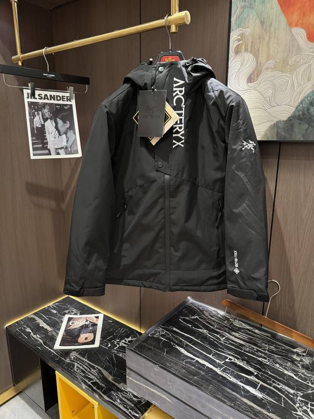 Arc'Teryx 始祖鸟2024最新款 顶版本 冬季男士羽绒服 透出屏幕的软糯温暖 配置永不过时 纯色色调 轻盈舒适抗吸附 性能指标卓越绩效让寒冬中充满活力与