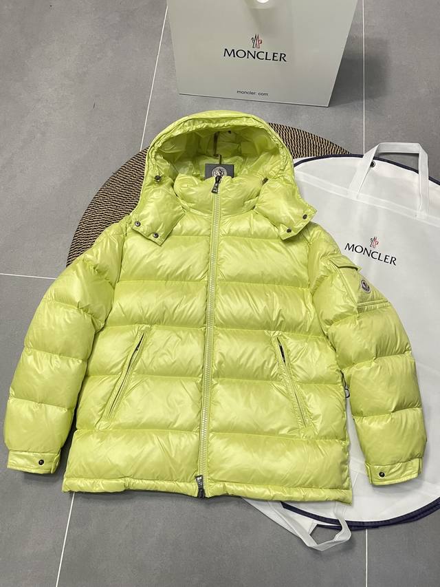 牛油果绿 Moncler Maya女款蒙口玛雅羽绒服，众多明星大爱的款式，90国标90绒，充绒 G， 原版1:1订制五金配件全进口原版定制，蒙口玛雅羽绒服不仅在