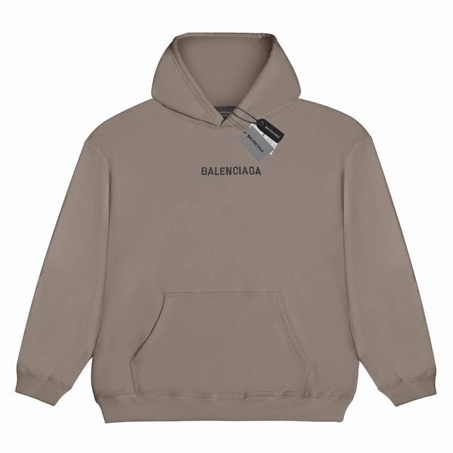 款号：2113 Balenciaga巴黎世家 前后logo字母刺绣连帽长袖卫衣 卡其色 男女同款 刺绣：直线挺直，曲线圆顺；针迹整齐，边缘无参差现象；绣面平服，