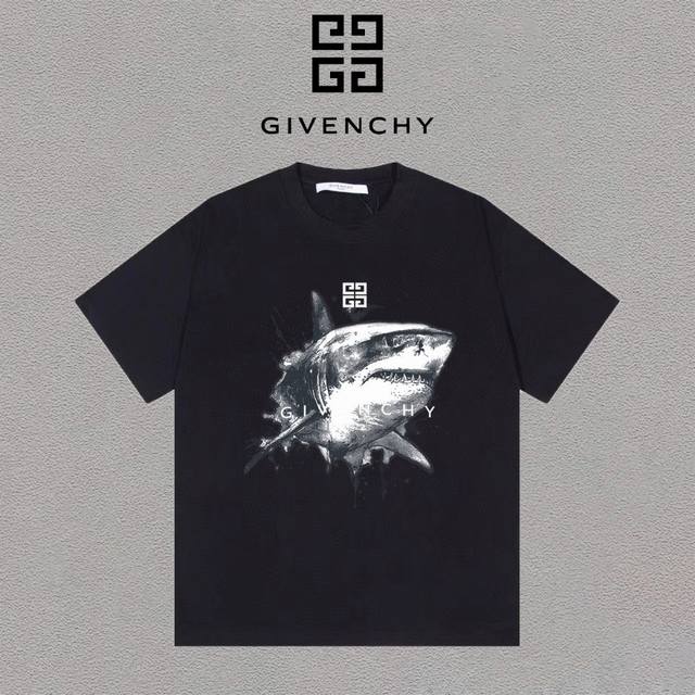 Givenchy 纪梵希 鲨鱼图案印花logo圆领短袖t恤男女同款 吊牌 领标 水洗唛 三标齐全 定织定染280克精梳棉面料 尺码：S-Xxl 颜色：黑色，白色