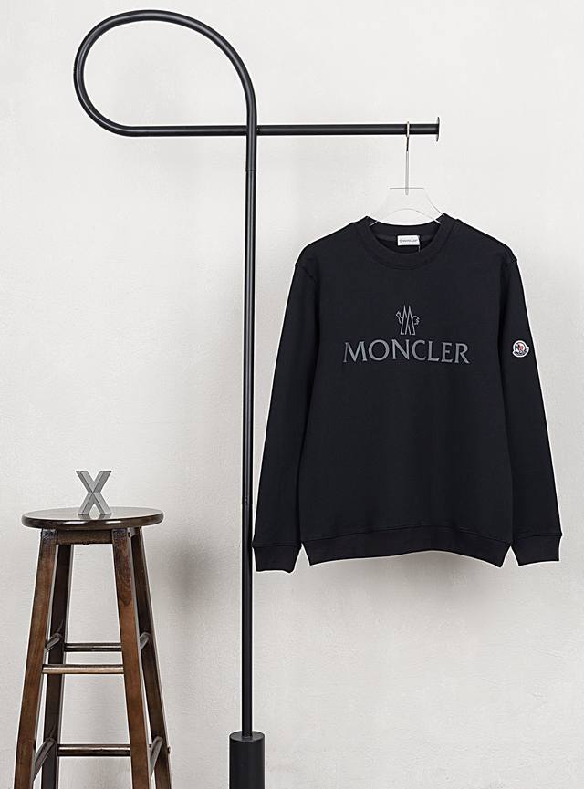 款号xb37 Moncler 蒙口字母火焰印花logo小标圆领卫衣 黑白双色 面料采用400克毛圈高克重95棉5氢纶1×1双纱洗一辈子都不会变形的 男女同款 官