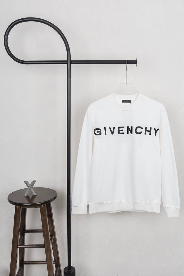 款号xb020 Givenchy 纪梵希经典字母logo刺绣圆领卫衣 黑白双色 面料采用400克毛圈高克重95棉5氢纶1×1双纱洗一辈子都不会变形的 男女同款