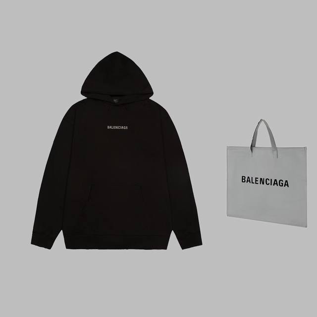 可配手提袋5 高品质 Balenciga 巴黎世家 前后字母烫钻连帽卫衣 采用前后烫钻工艺磨破工艺，纯棉柔软面料，对色定染面料，采用进口烫胶工艺，潮流感十足，定