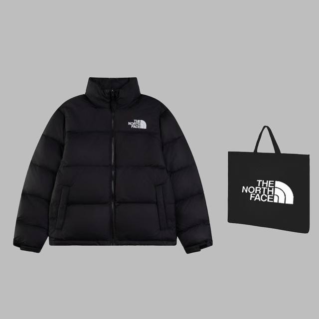 可配手提袋5 北面1996经典款 The North Face 的字面含义为山的最寒冷、最艰难一面。它也是the North Face 的产品能够发挥功能的地方