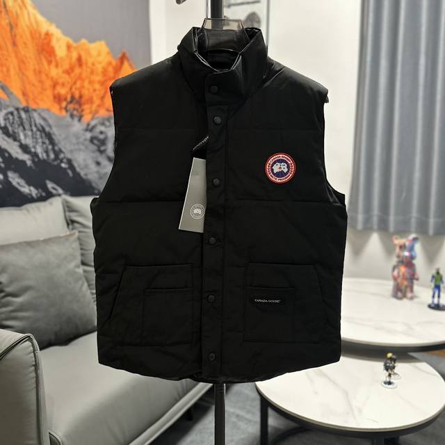 Canada Goose 加拿大鹅羽绒马甲男女同款 加拿大鹅一直是被公认为最保暖的羽绒服 各种各路ins红人、网红、明星也时常穿他街拍 每年都有做canada