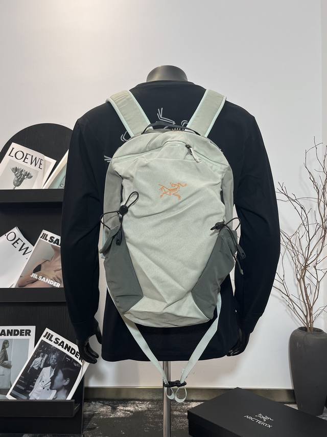 款号cb02 官网品质 #Arc'Teryx# 始祖鸟 Mantis 16L 轻便耐用多功能 尼龙 背包双肩包 男女同款情侣款 后背碳钢板支撑 #新款男女16升