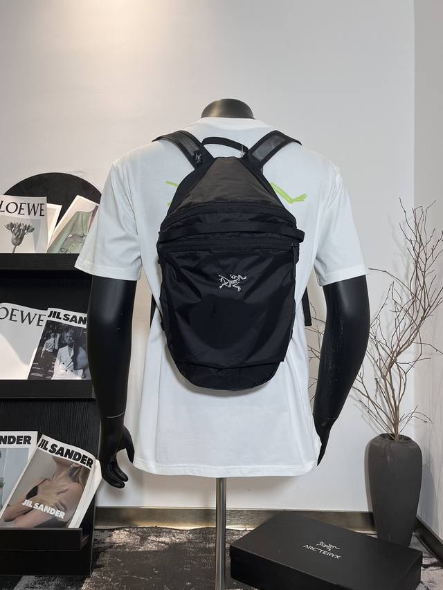 黑色 款号cb01 官网品质 #Arc'Teryx# 始祖鸟heliad 15L轻量化防泼水双肩包背包书包 #最近博主们人手一个的始祖鸟背包，“中年三宝”始祖鸟