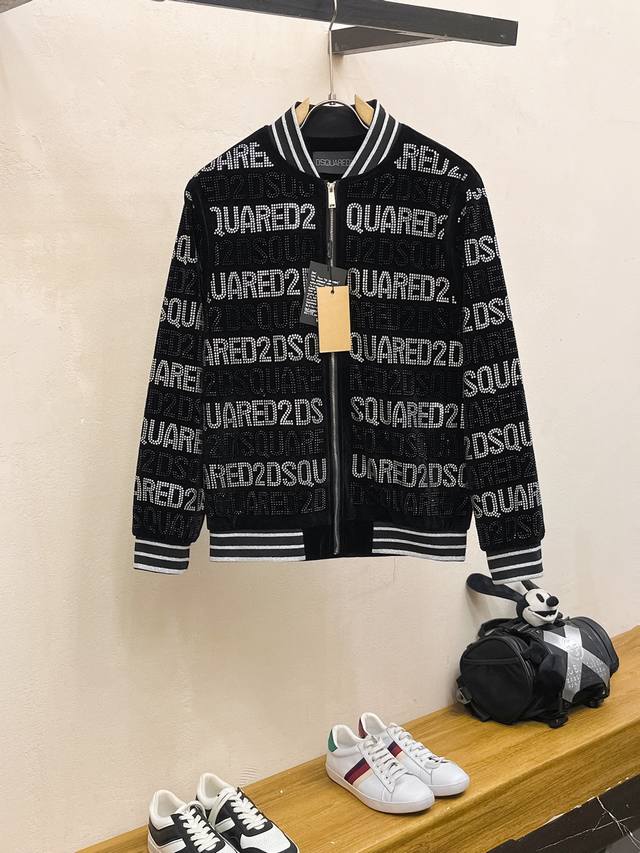 Du2 2024秋冬新款男士棒球服夹克外套，专柜同步发售！定制专属金丝绒面料，全景logo烫钻工艺设计！简约大方，从容百搭，档次极高，完美融入时尚还有风情感一款