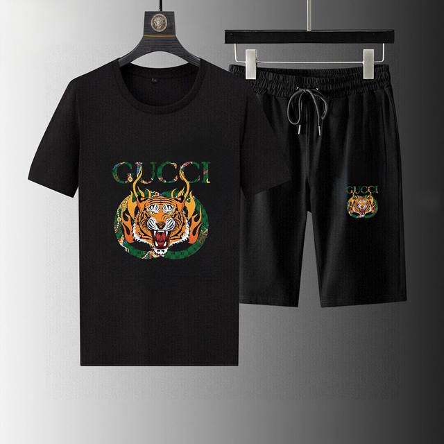 直 品牌 Gucci 古奇 2024新款男士短袖短裤套装！官网同步销售！市面高端版本！手感细腻柔软！让你穿着更加舒适！立体裁剪版型超赞！尺码:M-5Xl 下单请