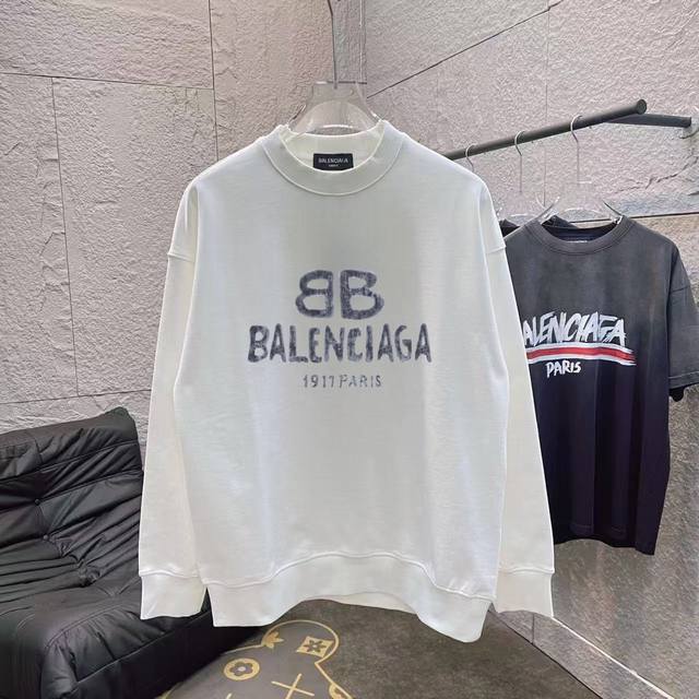 Balenci*Ga 巴黎2024秋冬新款 个性字母logo印花 定制面料 圆领卫衣 男女同款 尺码：S M L Xl Xxl 五个码 颜色：黑色 白色