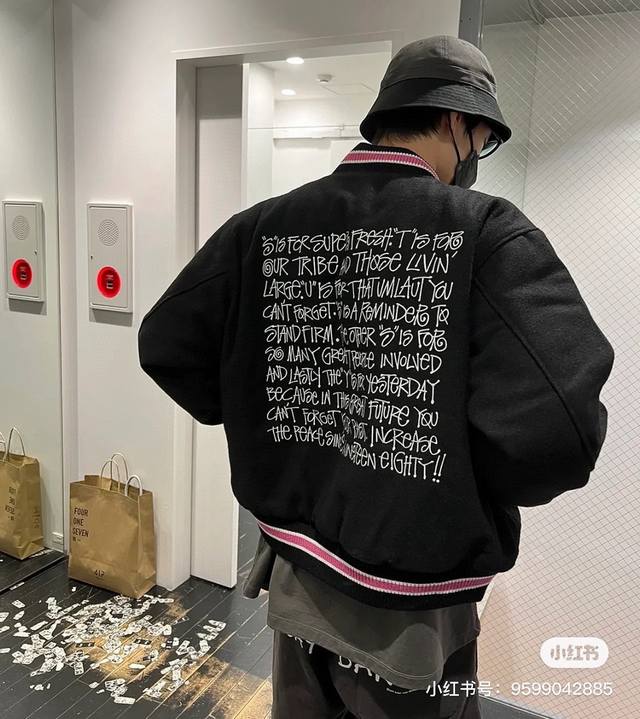 Stussy 22Fw斯图西秋冬新款羊毛呢夹棉刺绣棒球外套 街头潮流stussy始于海滩文化，从冲浪玩到滑板，独特的风格占领了街头潮流的重要位置，对于时装和文化