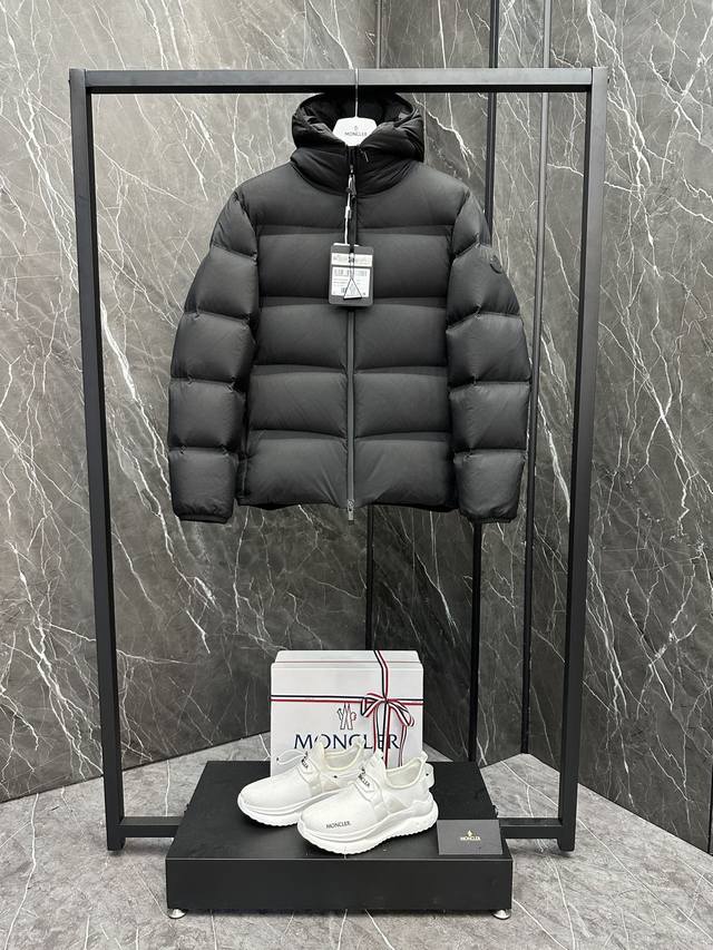 Moncler Masac男士短款羽绒夹克外套.面料控必入单品.2024全新科技面料.极致轻量化.超轻超白鹅颈绒填充.清洁度天花板.850+蓬松度. 特级出品,