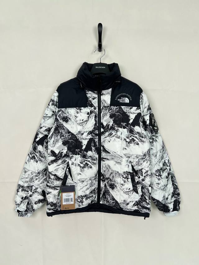 官方权威版本 The North Face北面雪山 3代经典羽绒服：颜色 雪山 尺码：Xs. S. M. L. Xl. Xxl. 羽绒：采用了800蓬的鹅绒填充