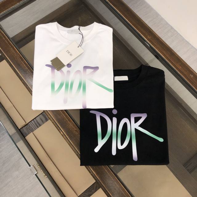 Dior 迪奥2024Ss新款短袖t恤 男女同款短袖，春夏新款款 高级成衣 专柜同步 时尚潮流休闲短袖t恤，面料温儒柔软 上身自然是舒适 有型，字母logo个性