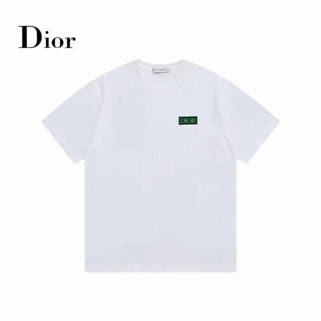 Dior迪奥 2024早春新款短袖 胸口手工定制logo专柜 百分之百纯棉面料 贴肤舒适 定制280克同缸染面料 手感非常舒服 最新砖柜同步做工精细，采用双坎肩