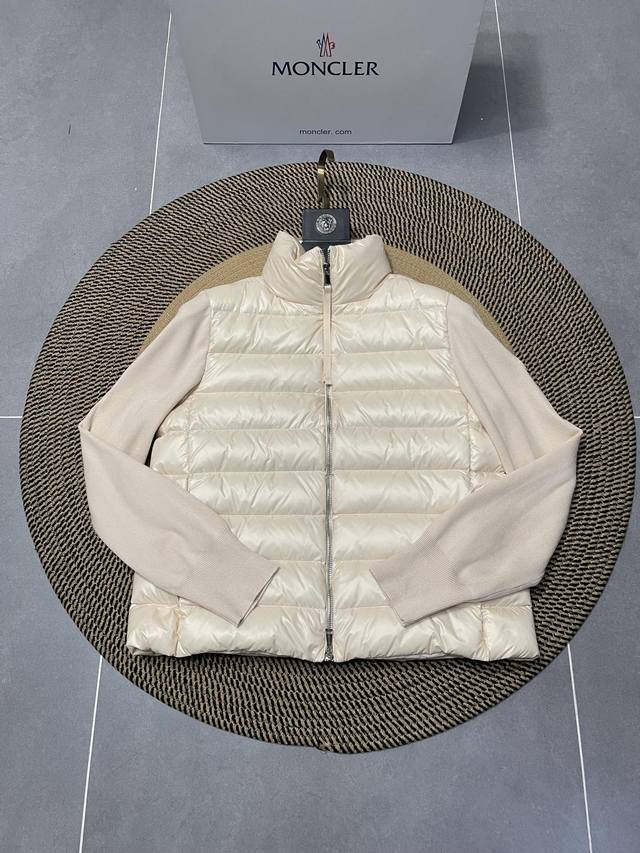 Moncler｜盟可睐 蒙口 针织拼接立领薄款｜羽绒服 颜色：白色、浅粉色、黑色、 尺码：S、M、L、 冬天的内搭神器