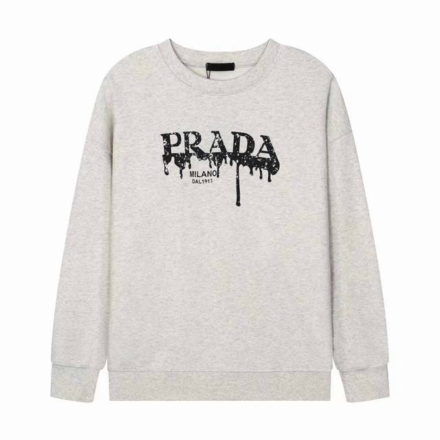 中山最高版 欢迎对比 新款上架 Lr-3211 Prada 普拉达 时尚圆领卫衣 随意搭配各种都是妥妥的帅气衣服整体用双坎肩做法，双坎肩做法使整件衣服更加有立体