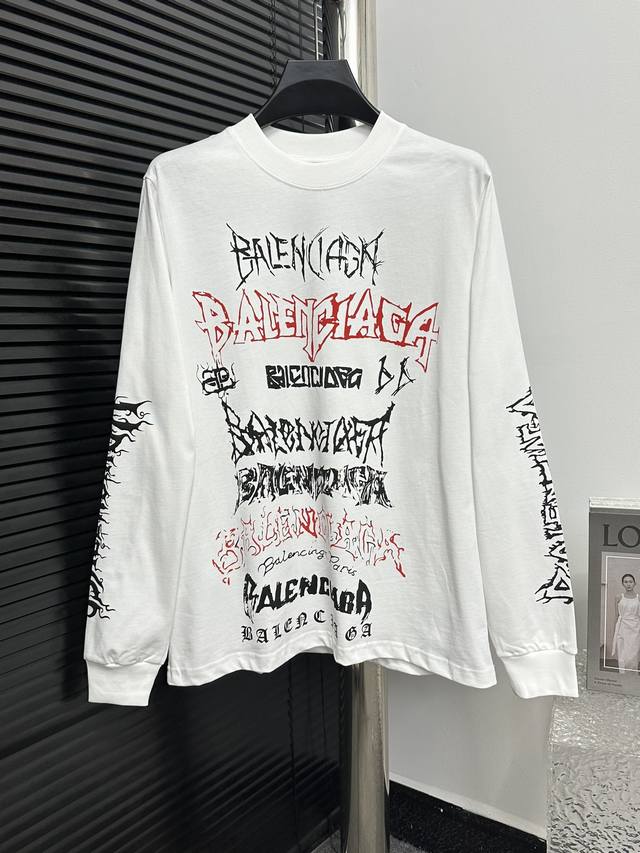 Balenciga 巴黎24新款梵文字母圆领长袖t恤 采用特殊印花工艺，人工绘画梵文图案，纯棉柔软面料，对色定染面料，超精细平网印花工艺，潮流感十足，定染纯棉面