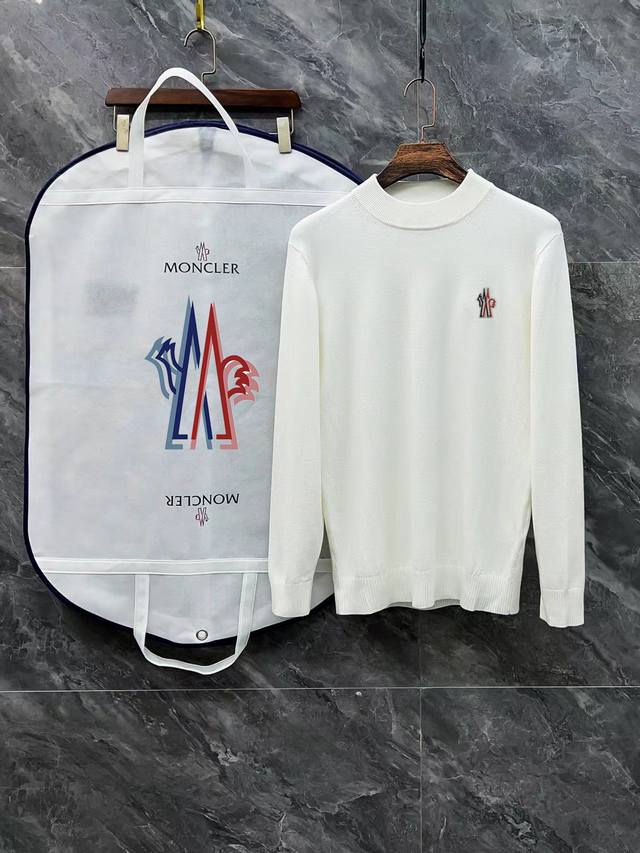 Moncler 蒙口3标齐全 徽标刺绣半高领毛衣 精品羊毛混纺毛衫 男女款高端定制臻品系列 隶属品牌高端主线 专利顶级纱线混纺 以创新来阐释常规款式 面料的配置