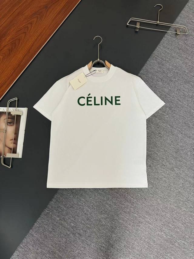 Celine* 赛琳* 春夏最新款圆领时尚短袖t恤，硅胶工艺logo设计，重克纯棉双纱纯棉面料！贴肤舒适，耐看又好穿，原厂工艺一丝不苟，休闲百搭必备款 码数 S