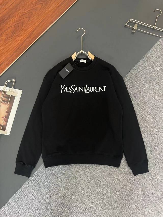 Yvessaintlaurent *Ysl*圣罗兰*秋冬最新款圆领时尚长袖卫衣，立体硅胶工艺logo设计，400克纯棉面料！贴肤舒适，耐看又好穿，原厂工艺一丝不